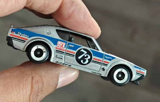 Hot Wheels Nissan Skyline 2000GT-R - Silver (Uncarded - New) - Image 3