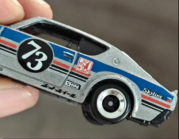 Hot Wheels Nissan Skyline 2000GT-R - Silver (Uncarded - New) - Image 4